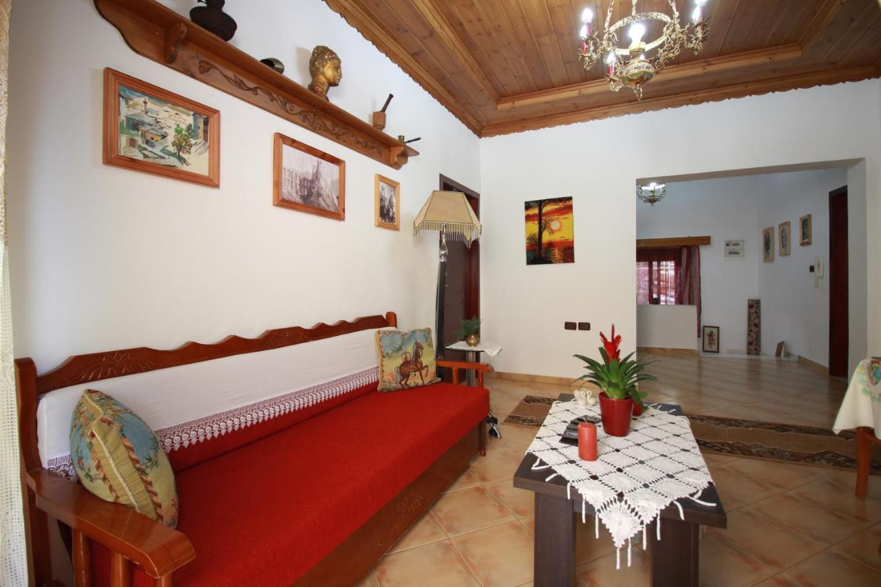 Grandma'S Home Gjirokaster Luaran gambar