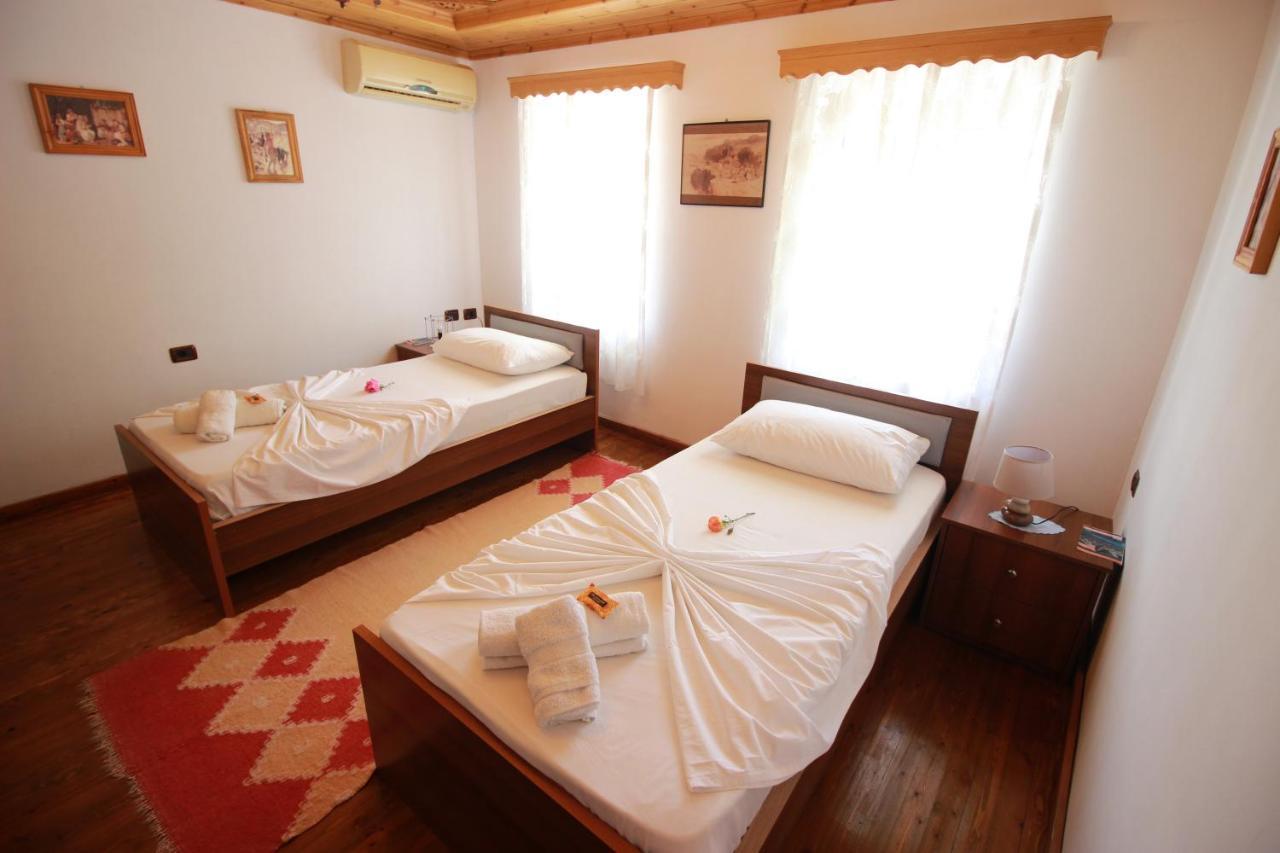 Grandma'S Home Gjirokaster Luaran gambar