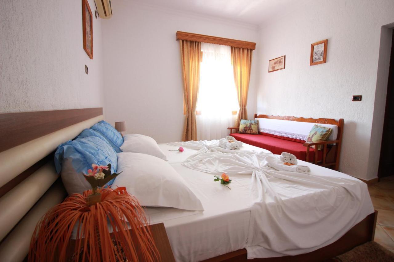 Grandma'S Home Gjirokaster Luaran gambar