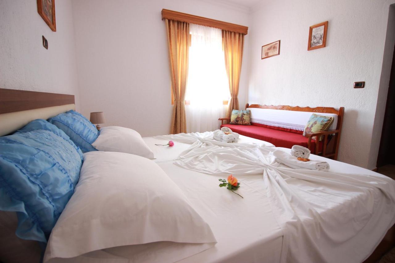 Grandma'S Home Gjirokaster Luaran gambar