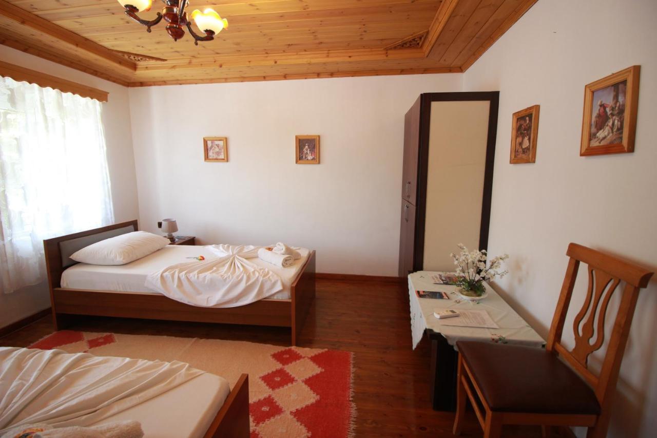Grandma'S Home Gjirokaster Luaran gambar