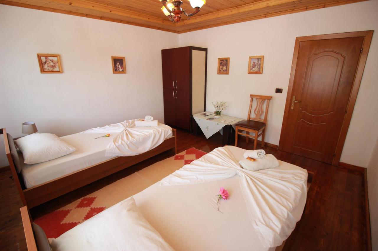 Grandma'S Home Gjirokaster Luaran gambar