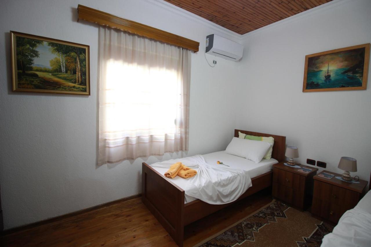 Grandma'S Home Gjirokaster Luaran gambar