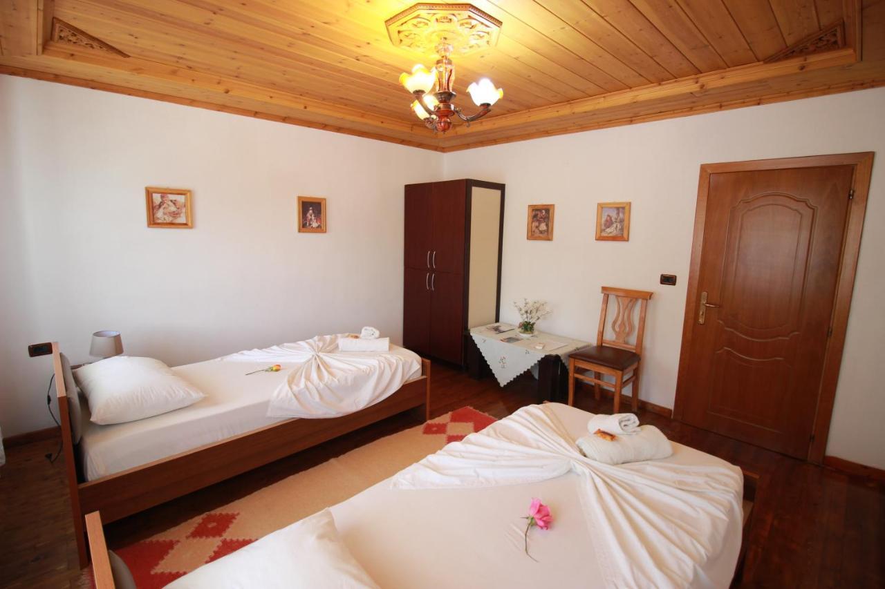 Grandma'S Home Gjirokaster Luaran gambar