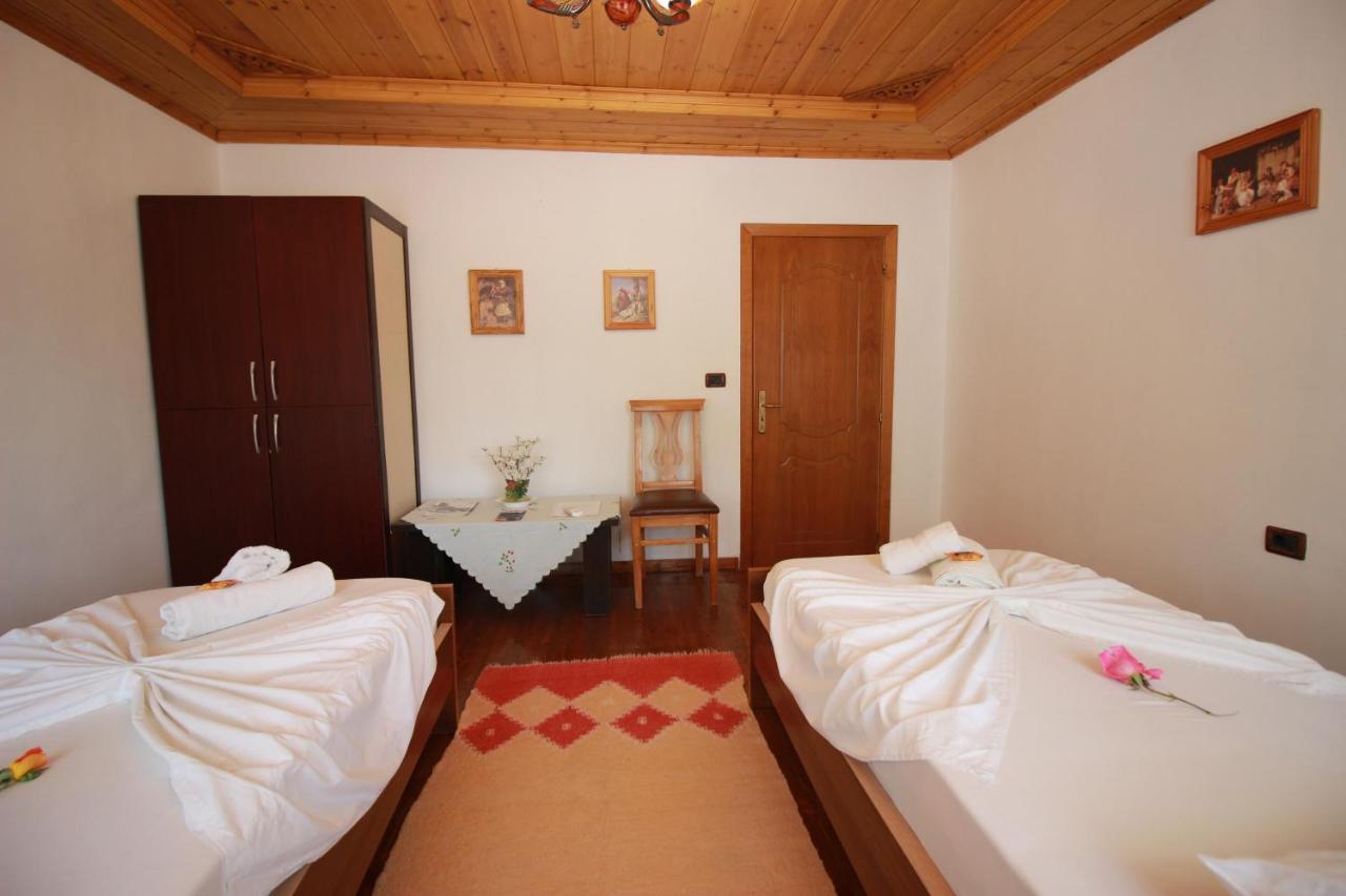 Grandma'S Home Gjirokaster Luaran gambar