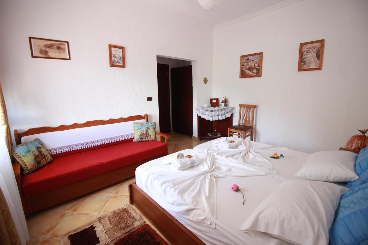 Grandma'S Home Gjirokaster Luaran gambar