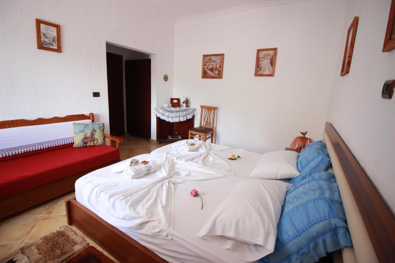 Grandma'S Home Gjirokaster Luaran gambar