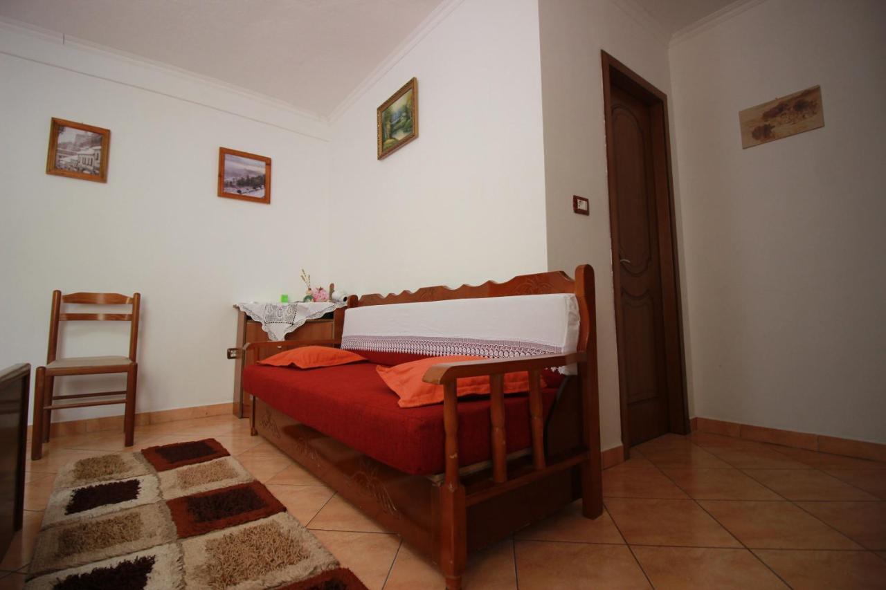 Grandma'S Home Gjirokaster Luaran gambar