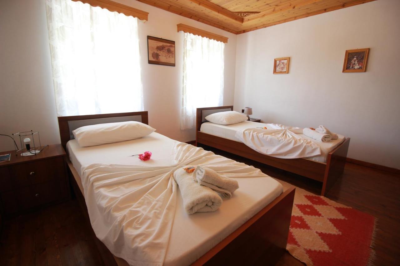Grandma'S Home Gjirokaster Luaran gambar