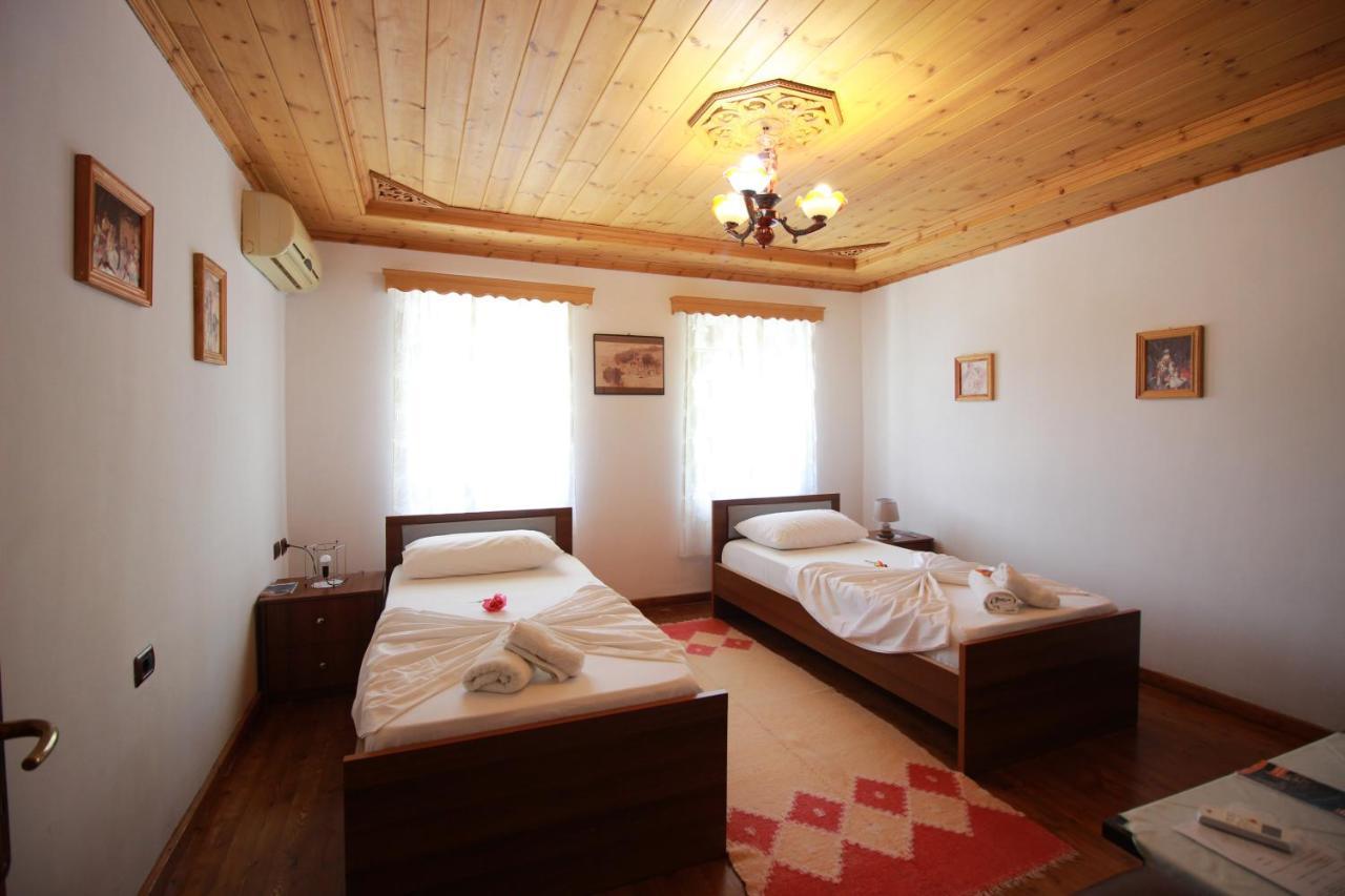 Grandma'S Home Gjirokaster Luaran gambar