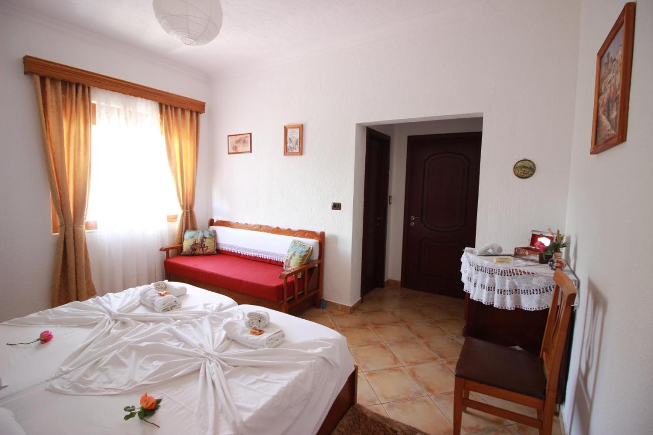 Grandma'S Home Gjirokaster Luaran gambar