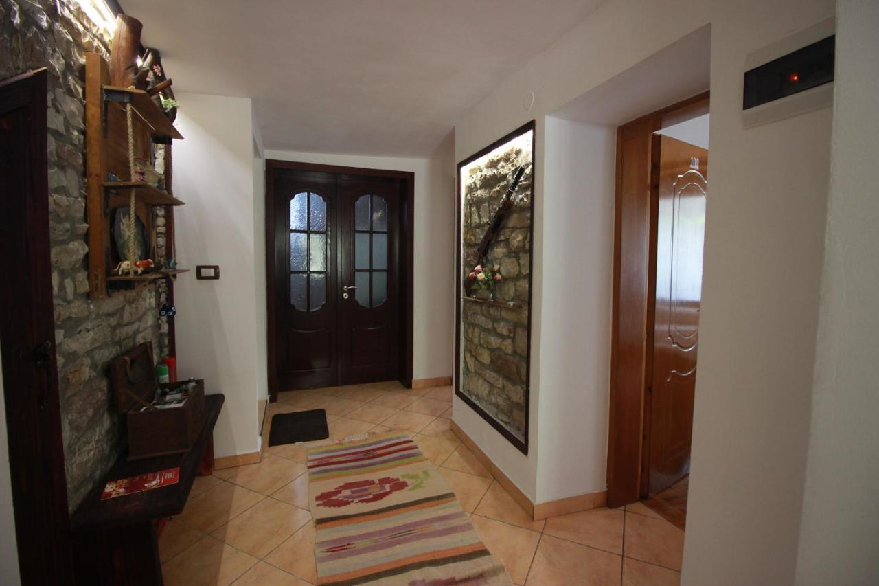 Grandma'S Home Gjirokaster Luaran gambar