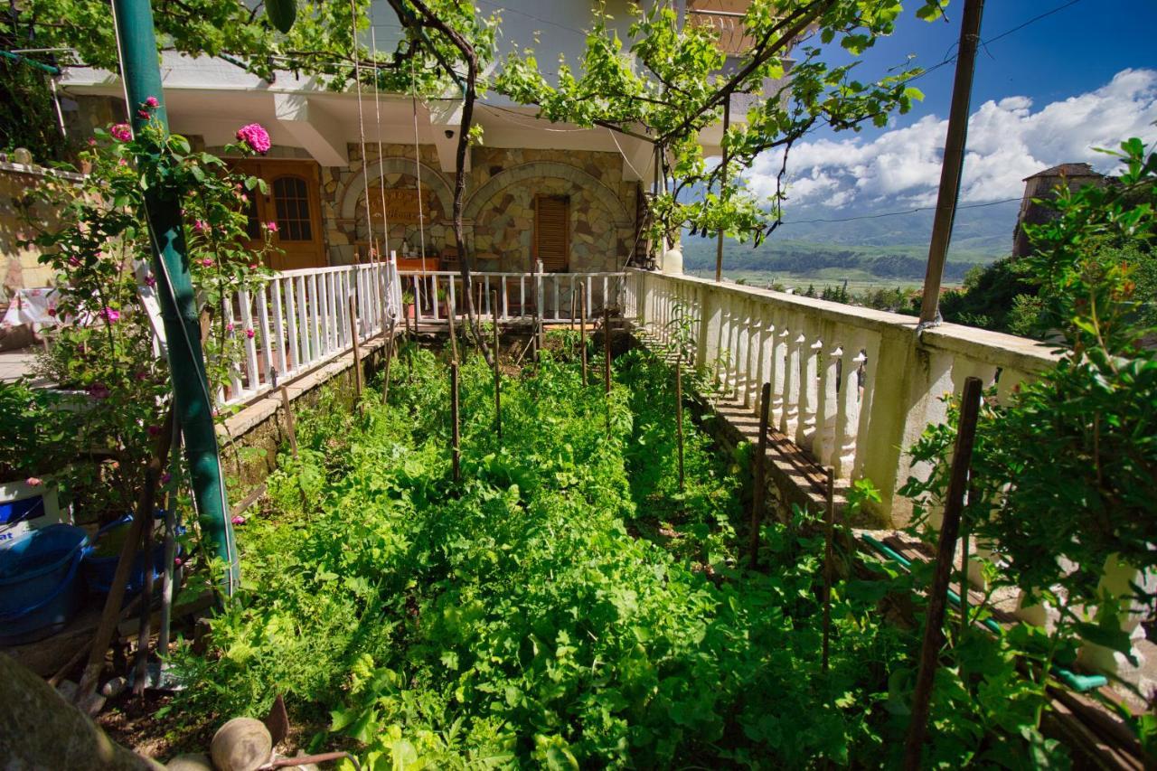 Grandma'S Home Gjirokaster Luaran gambar