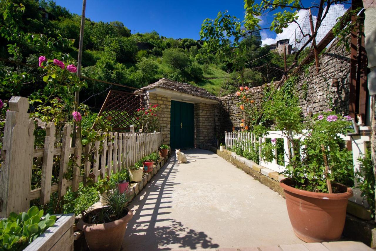 Grandma'S Home Gjirokaster Luaran gambar