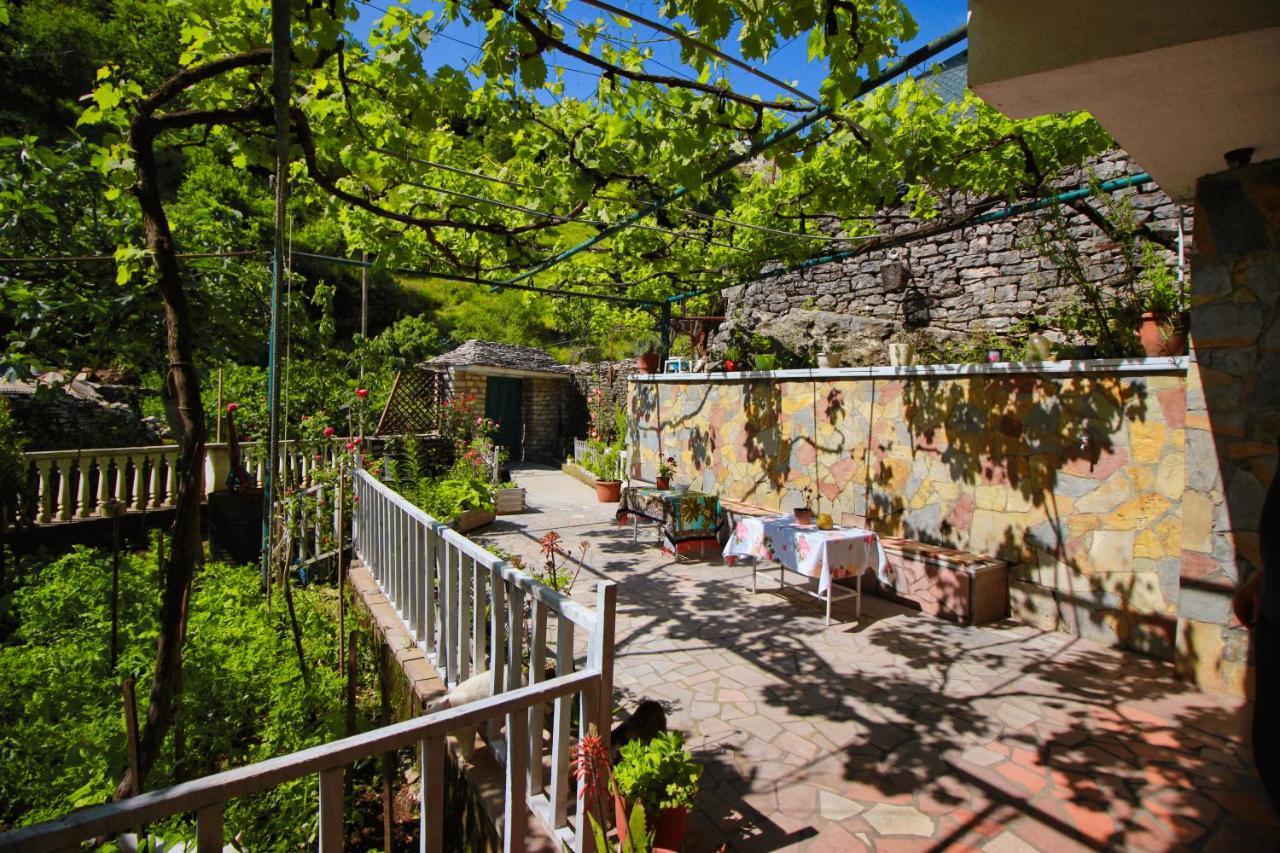 Grandma'S Home Gjirokaster Luaran gambar