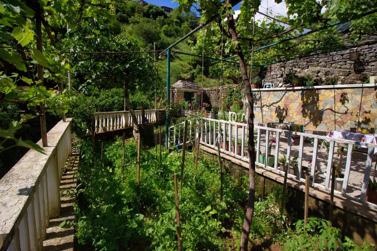 Grandma'S Home Gjirokaster Luaran gambar