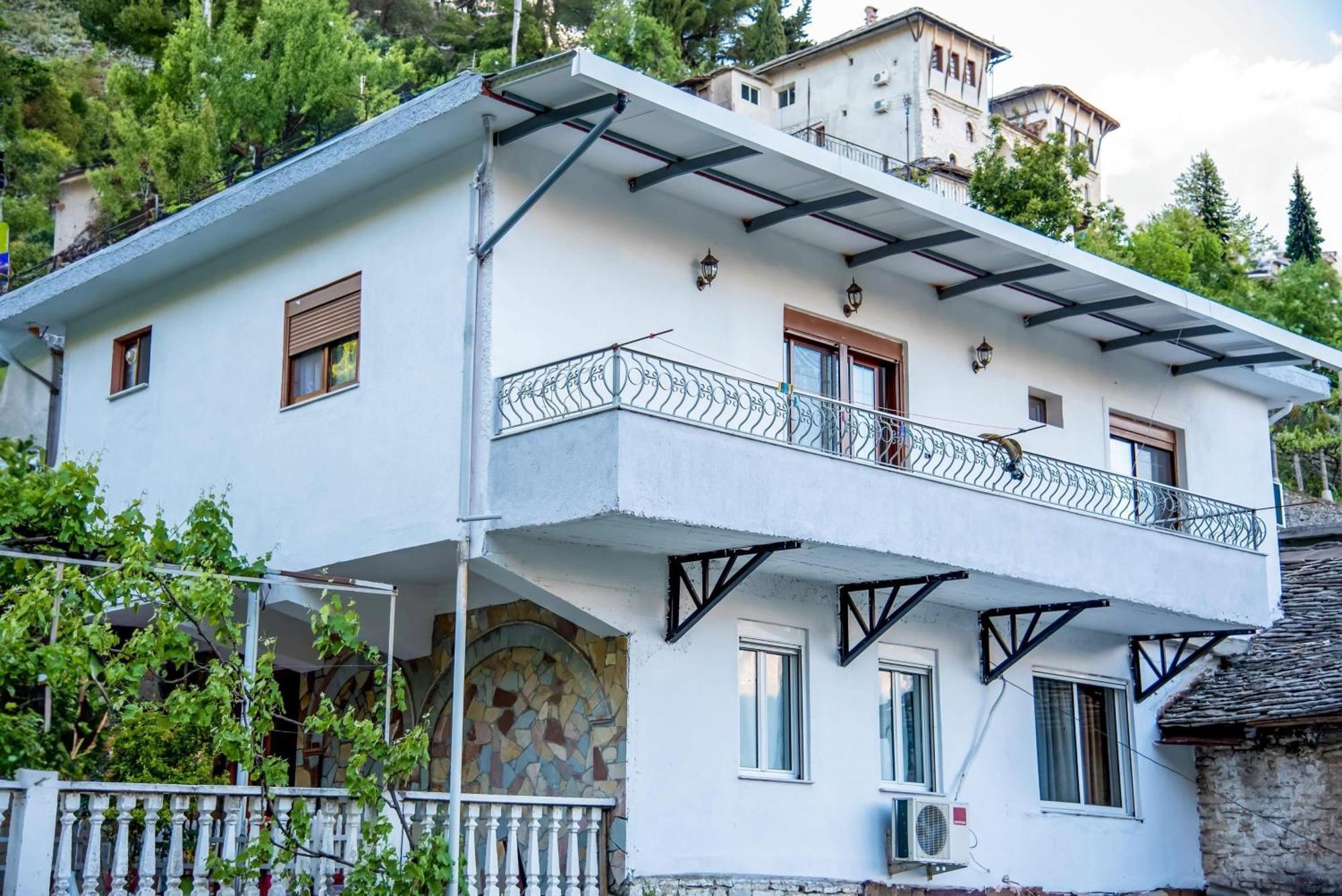 Grandma'S Home Gjirokaster Luaran gambar